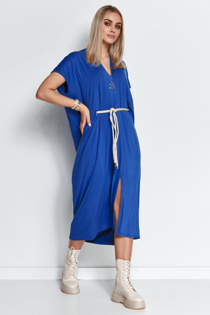Sukienka oversize z paskiem w postaci grubego sznurka blue jeans M638